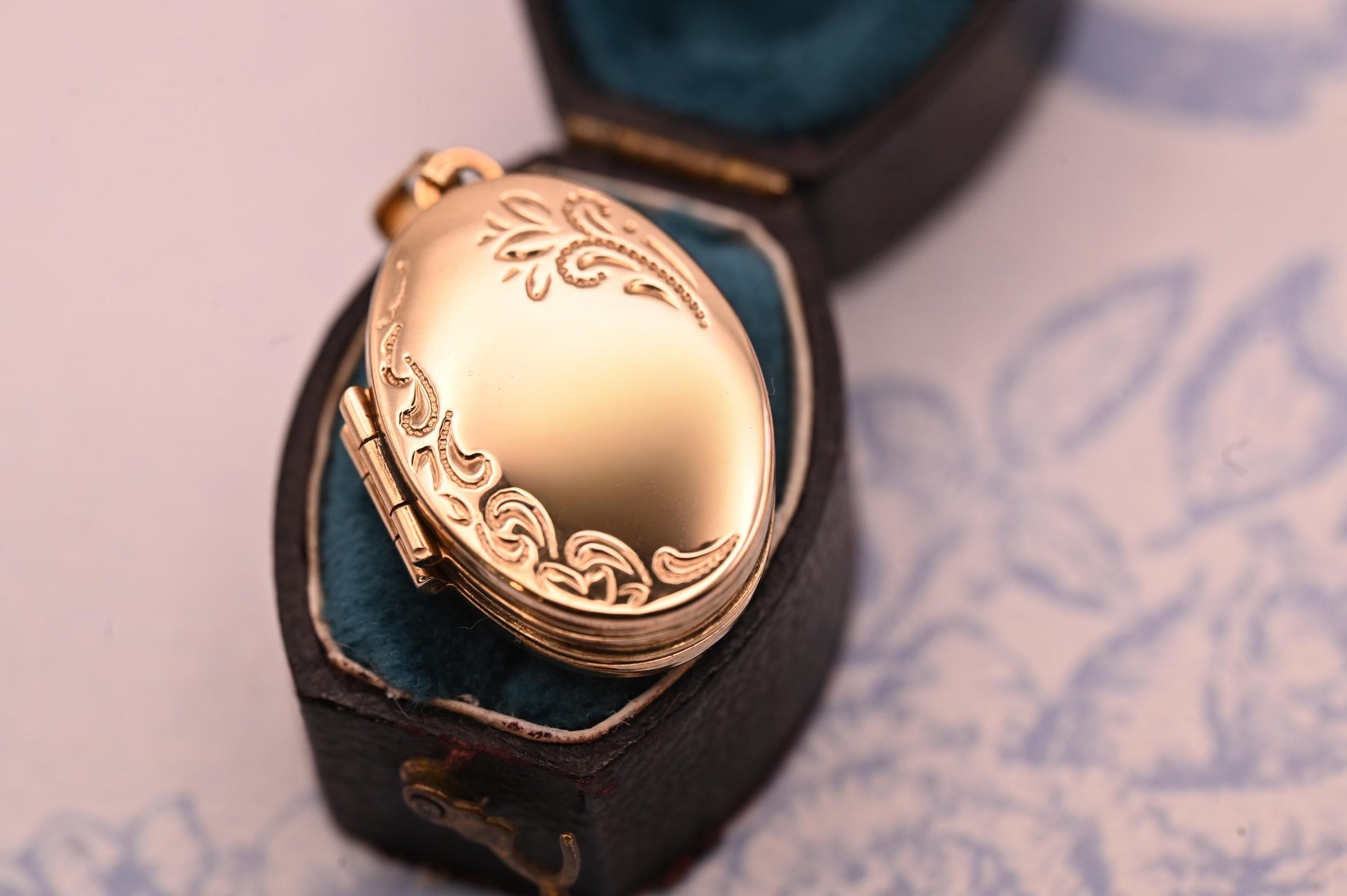 Pretty Vintage 9ct Gold Medium Locket | 3-4 Photo Jewelry, Unusual 1980's Locket Pendant 9k