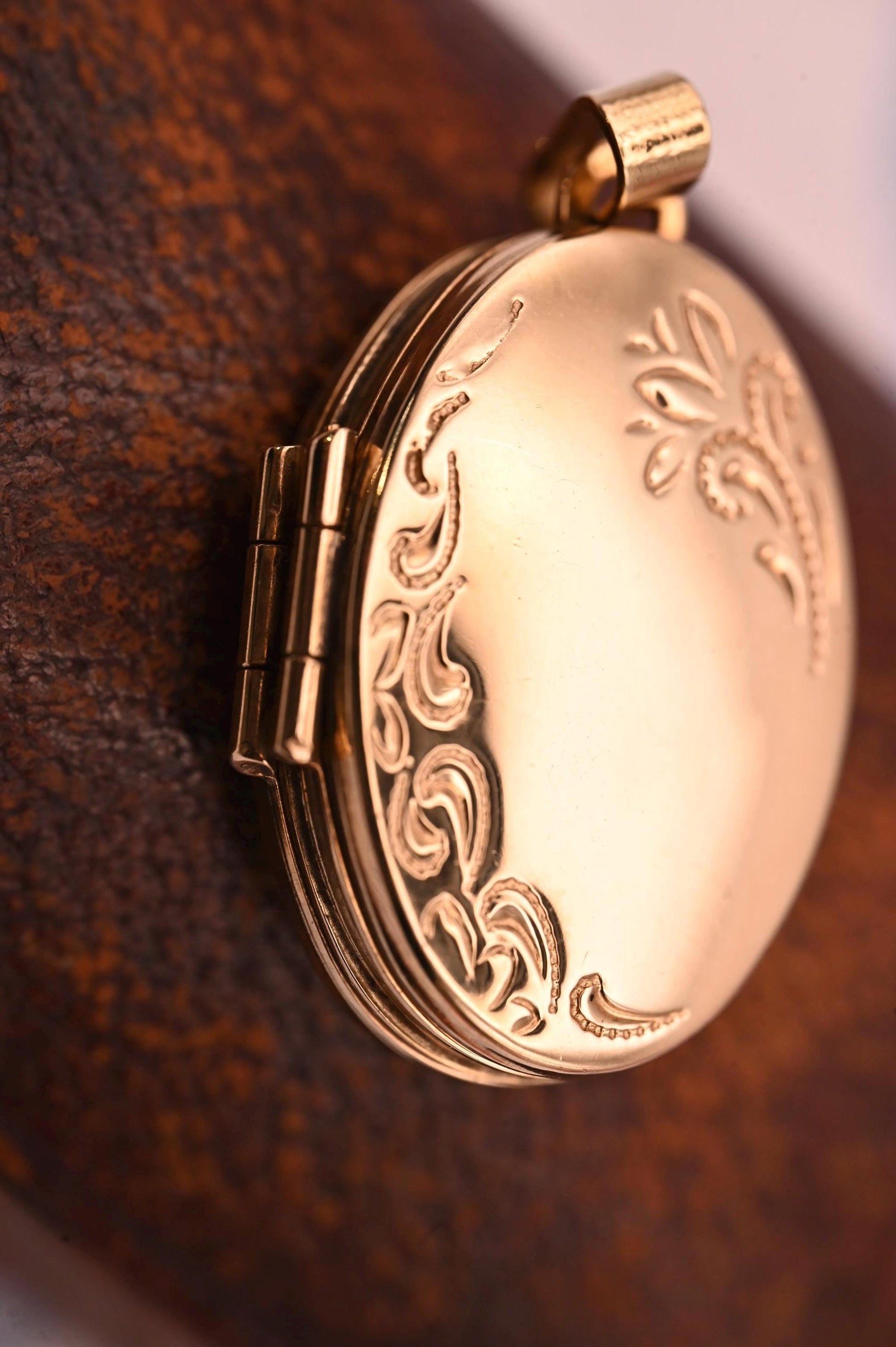 Pretty Vintage 9ct Gold Medium Locket | 3-4 Photo Jewelry, Unusual 1980's Locket Pendant 9k