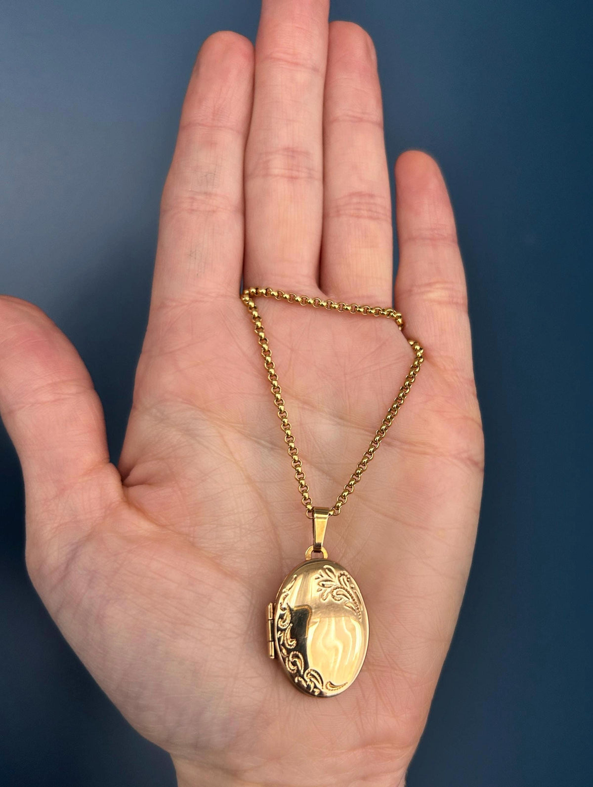 Pretty Vintage 9ct Gold Medium Locket | 3-4 Photo Jewelry, Unusual 1980's Locket Pendant 9k