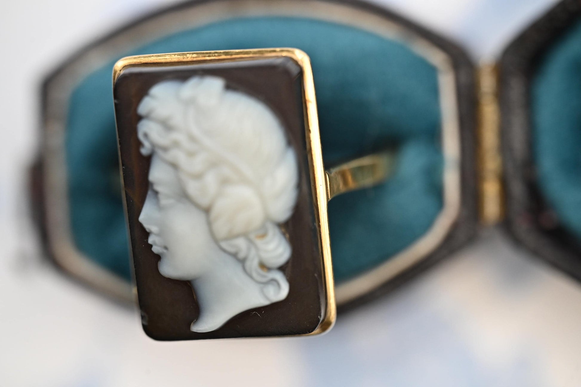 Antique Victorian 18ct Solid Yellow Gold Ring, Hard Stone Cameo Classical Male Figure - Estate Jewelry Size N / 7