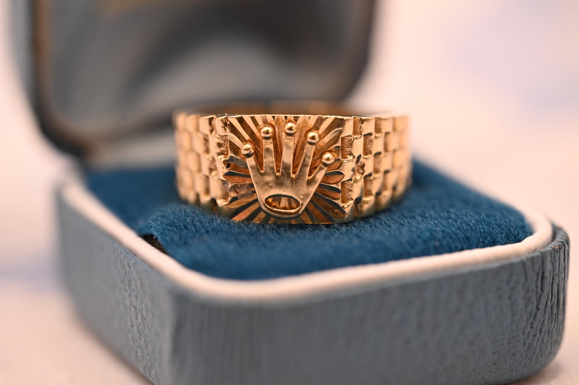 Vintage 18ct Gold Rolex Style Ring Chunky Signet Band - Size UK R /US 9