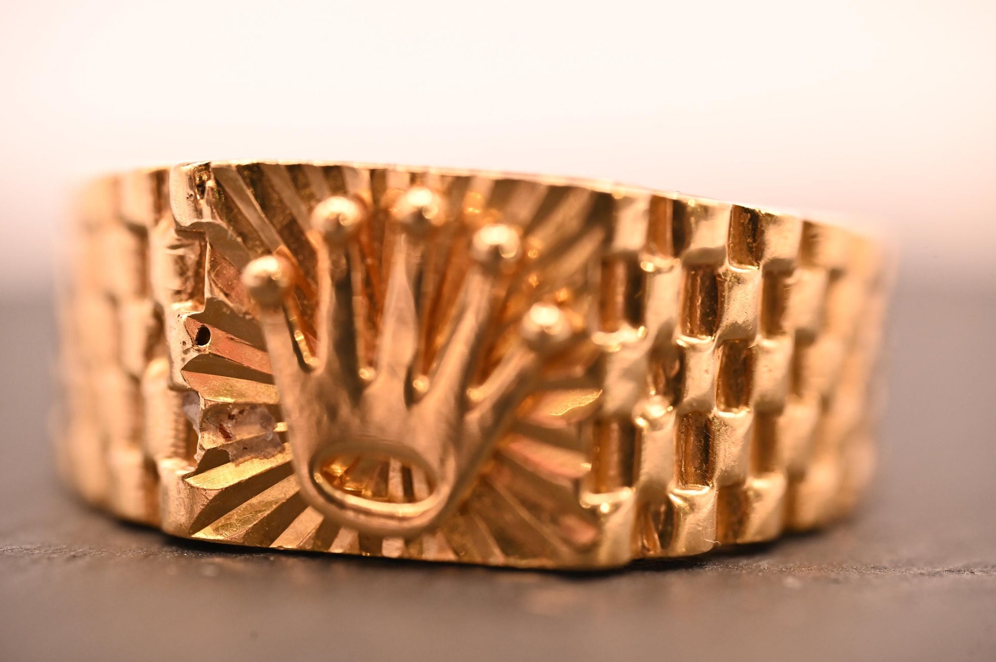 Vintage 18ct Gold Rolex Style Ring Chunky Signet Band - Size UK R /US 9