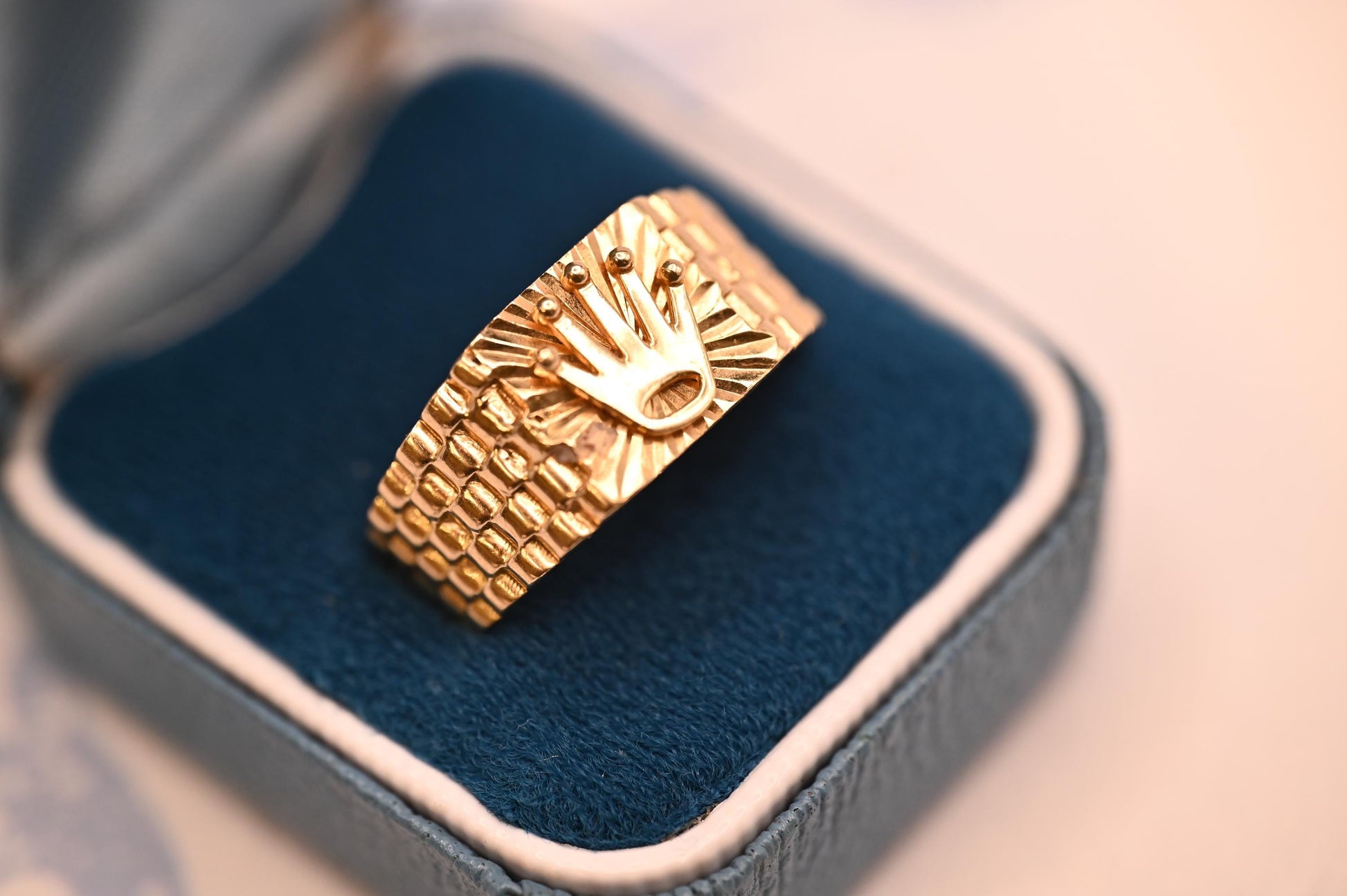 Vintage 18ct Gold Rolex Style Ring Chunky Signet Band - Size UK R /US 9