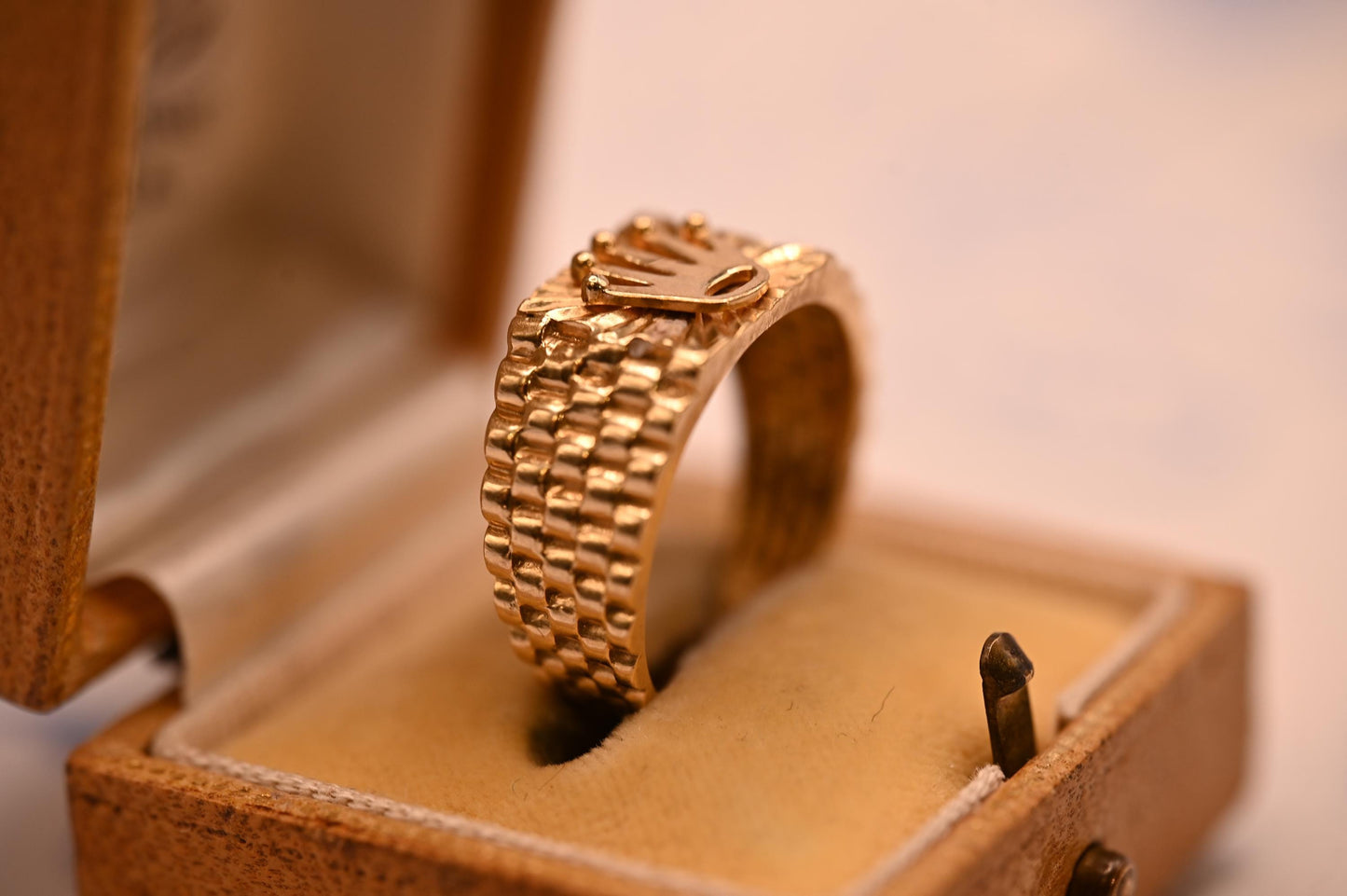 Vintage 18ct Gold Rolex Style Ring Chunky Signet Band - Size UK R /US 9