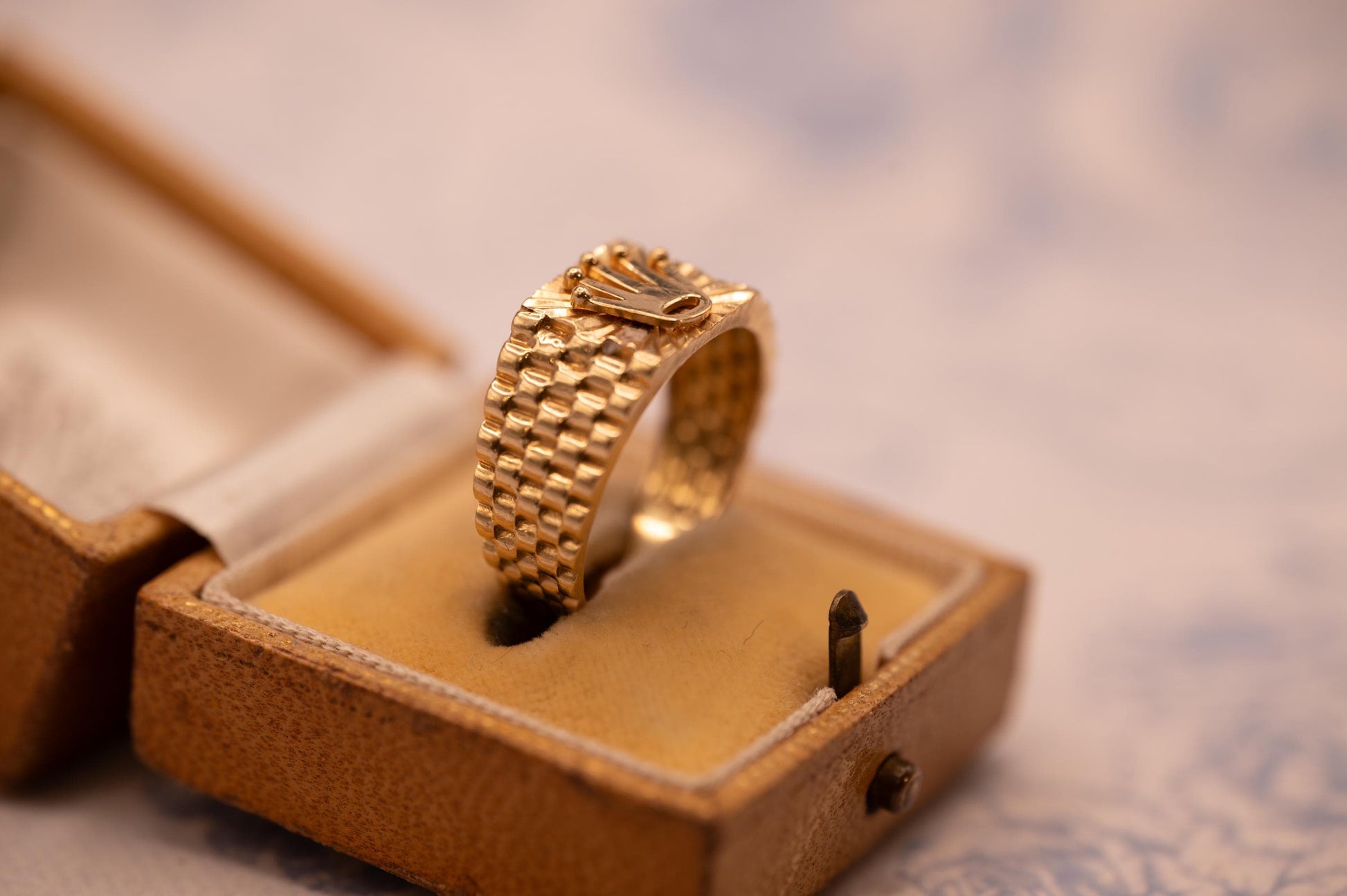 Vintage 18ct Gold Rolex Style Ring Chunky Signet Band - Size UK R /US 9