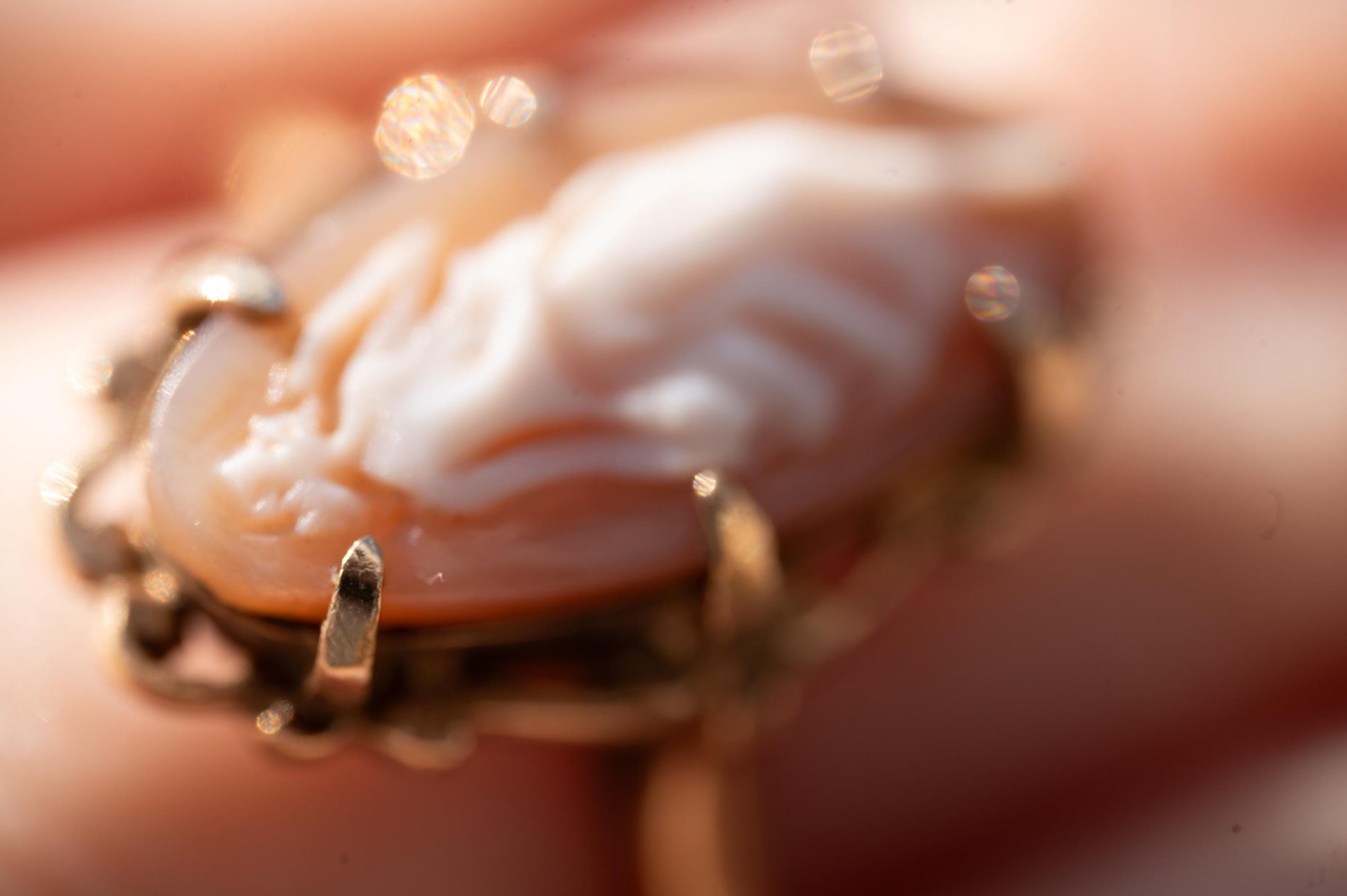 Vintage Unusual 1970's Cameo Oval Ring 9ct Gold / Classical Cameo Jewellery UK Size H / US 4