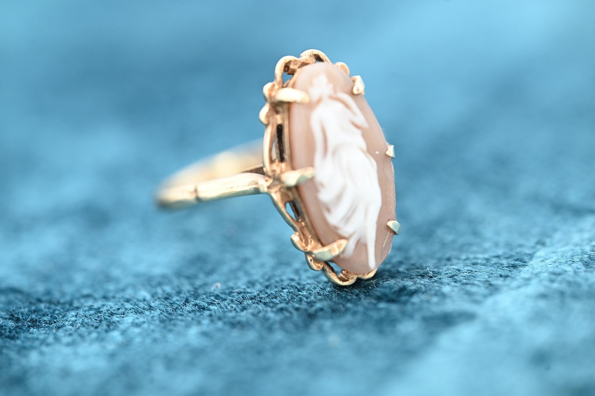 Vintage Unusual 1970's Cameo Oval Ring 9ct Gold / Classical Cameo Jewellery UK Size H / US 4