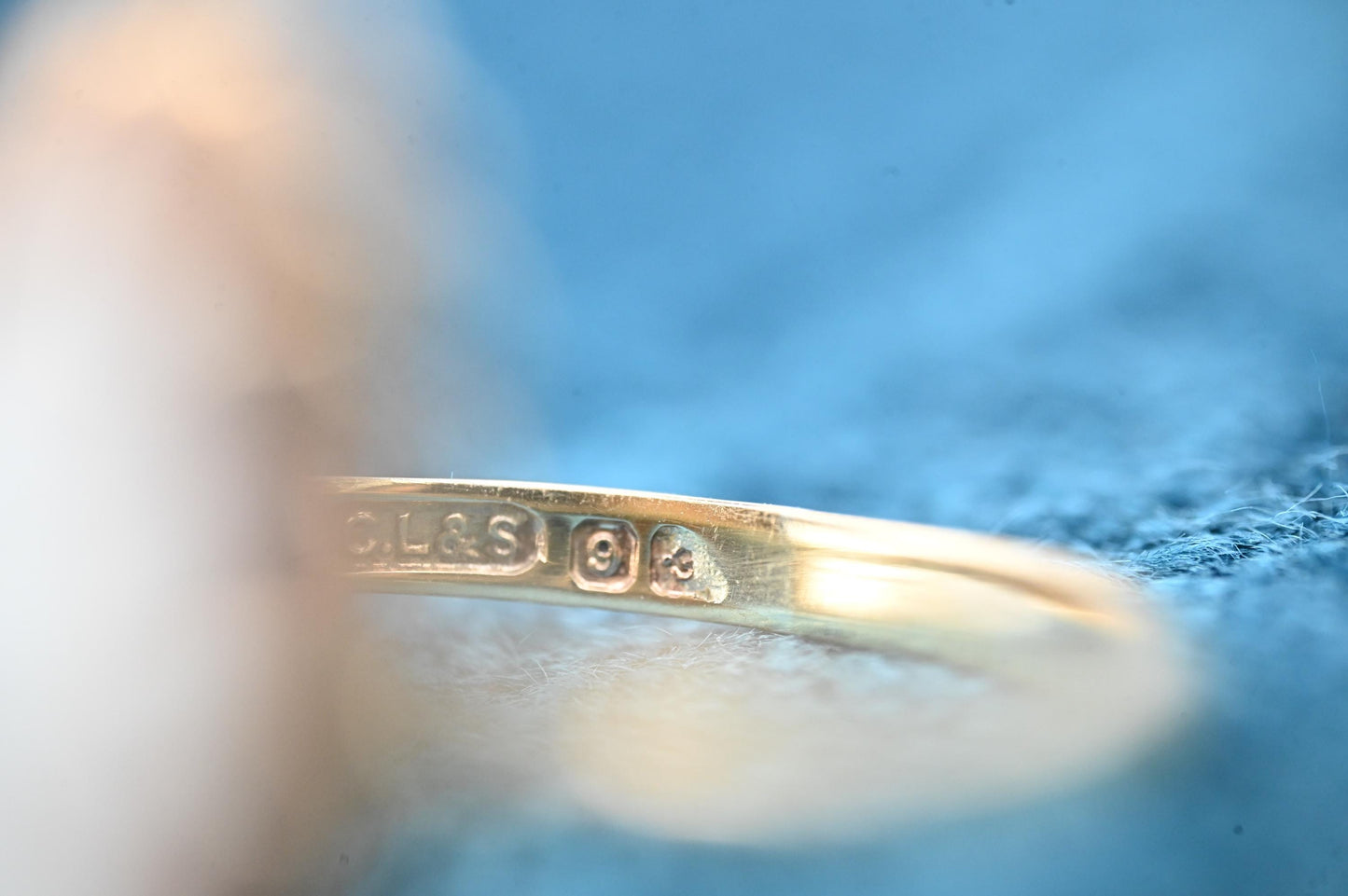 Vintage Unusual 1970's Cameo Oval Ring 9ct Gold / Classical Cameo Jewellery UK Size H / US 4