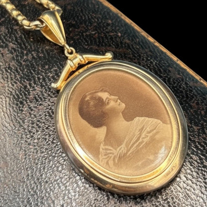 Victorian 9ct Gold Double Sided Locket with Chain and Original Photographs