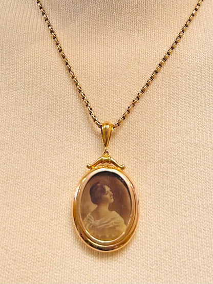 Victorian 9ct Gold Double Sided Locket with Chain and Original Photographs