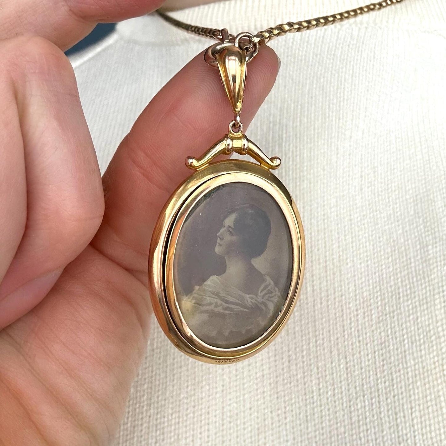 Victorian 9ct Gold Double Sided Locket with Chain and Original Photographs
