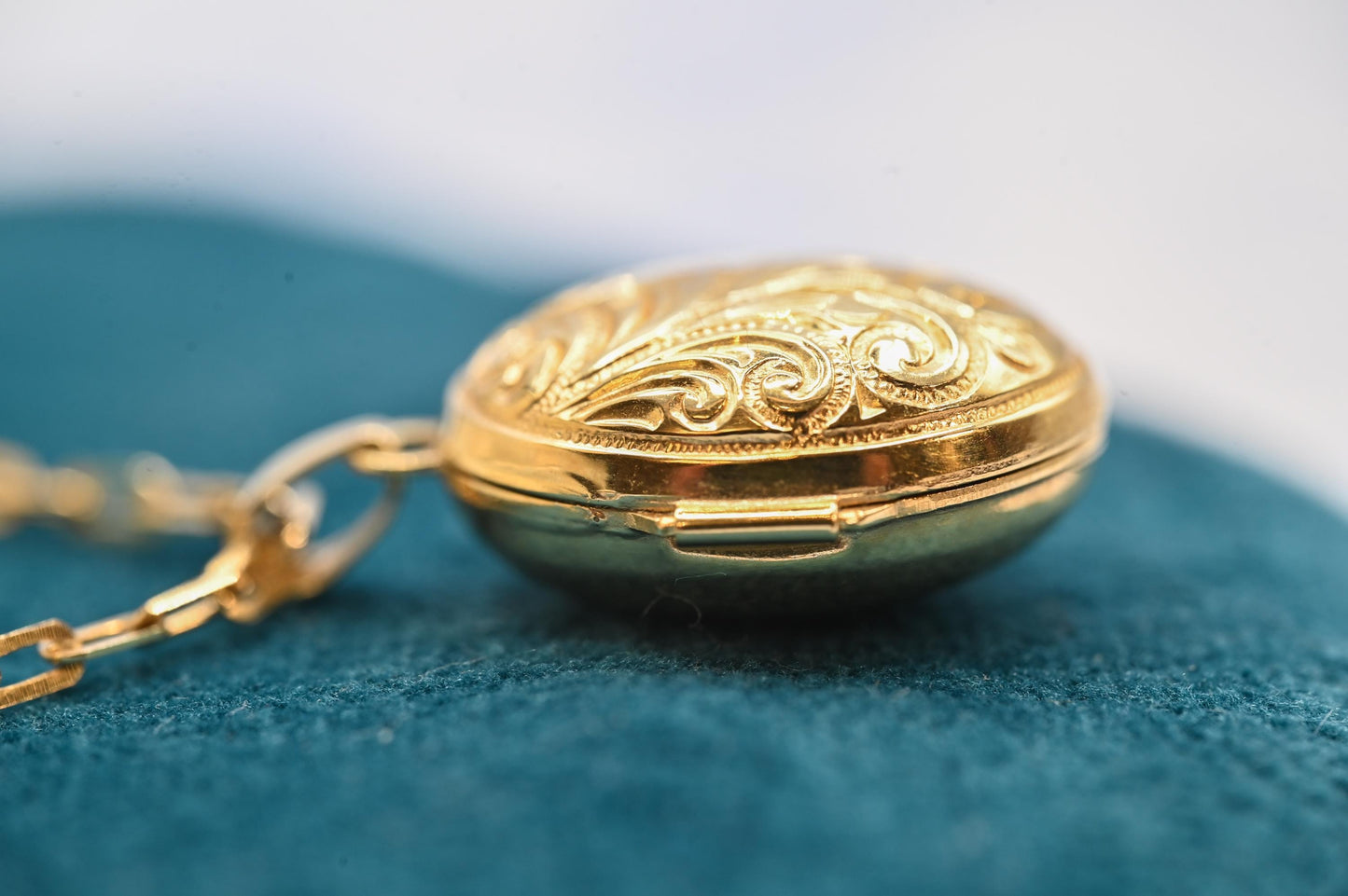 Vintage 18ct Gold Puffy Dome Locket - Unusual Photo Jewellery Locket Keepsake - Heirloom Jewelry