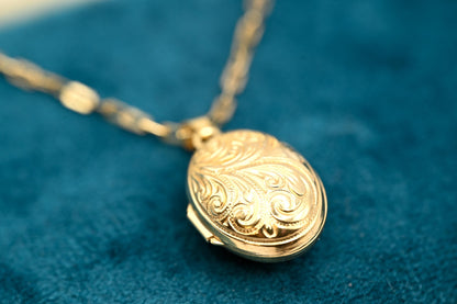 Vintage 18ct Gold Puffy Dome Locket - Unusual Photo Jewellery Locket Keepsake - Heirloom Jewelry
