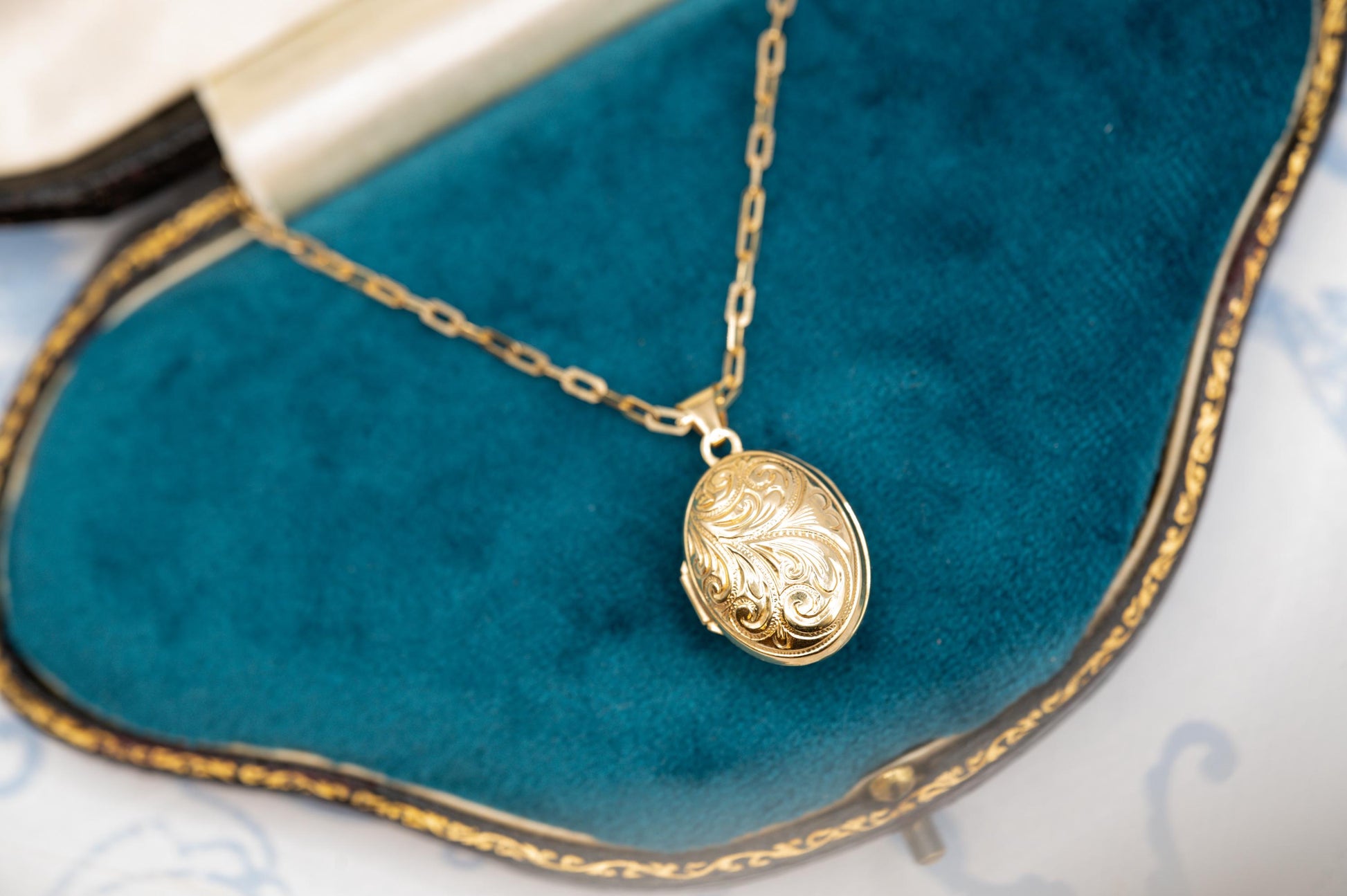 Vintage 18ct Gold Puffy Dome Locket - Unusual Photo Jewellery Locket Keepsake - Heirloom Jewelry
