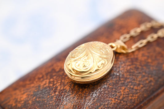 Vintage 18ct Gold Puffy Dome Locket - Unusual Photo Jewellery Locket Keepsake - Heirloom Jewelry