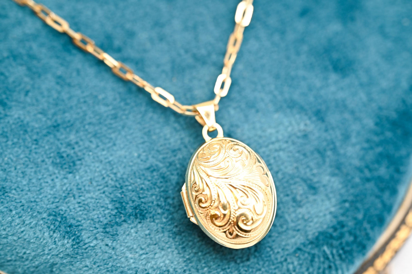 Vintage 18ct Gold Puffy Dome Locket - Unusual Photo Jewellery Locket Keepsake - Heirloom Jewelry