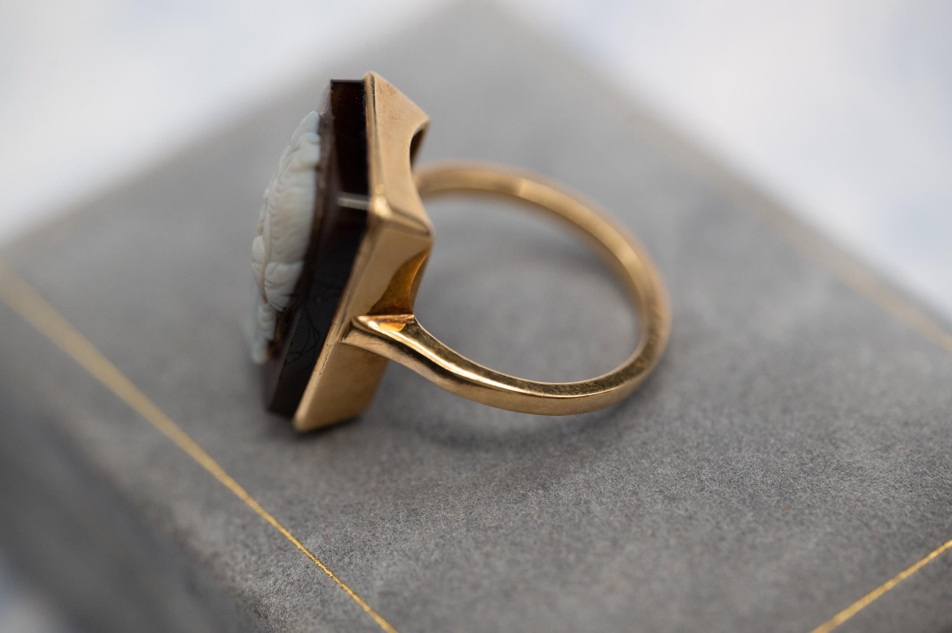 Antique Victorian 18ct Solid Yellow Gold Ring, Hard Stone Cameo Classical Male Figure - Estate Jewelry Size N / 7