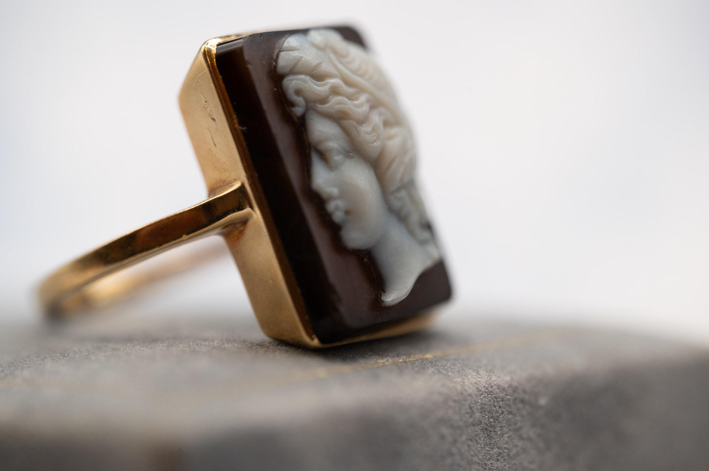 Antique Victorian 18ct Solid Yellow Gold Ring, Hard Stone Cameo Classical Male Figure - Estate Jewelry Size N / 7