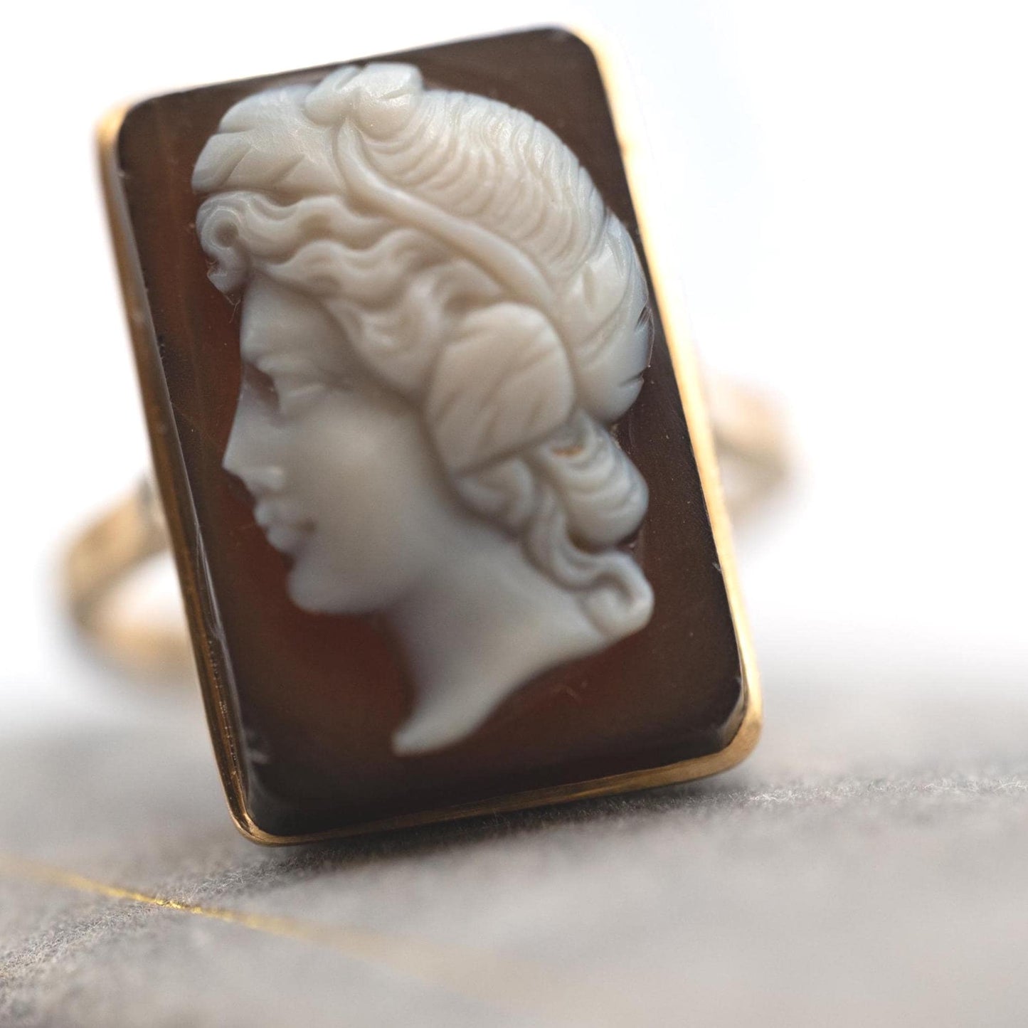 Antique Victorian 18ct Solid Yellow Gold Ring, Hard Stone Cameo Classical Male Figure - Estate Jewelry Size N / 7