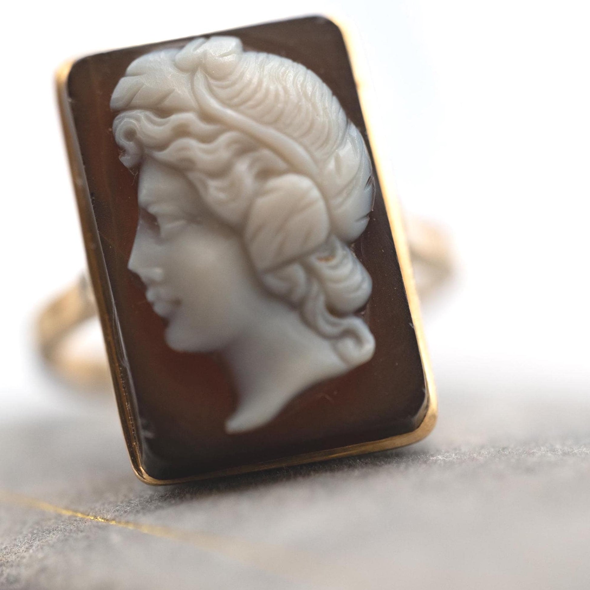 Antique Victorian 18ct Solid Yellow Gold Ring, Hard Stone Cameo Classical Male Figure - Estate Jewelry Size N / 7