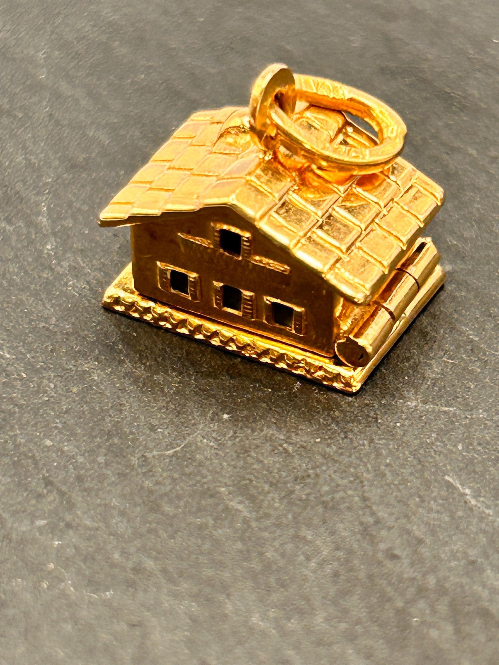 Vintage 18ct 'Home is where the heart is' Charm/ Pendant -collectors jewelry/heirloom - Unusual enamel