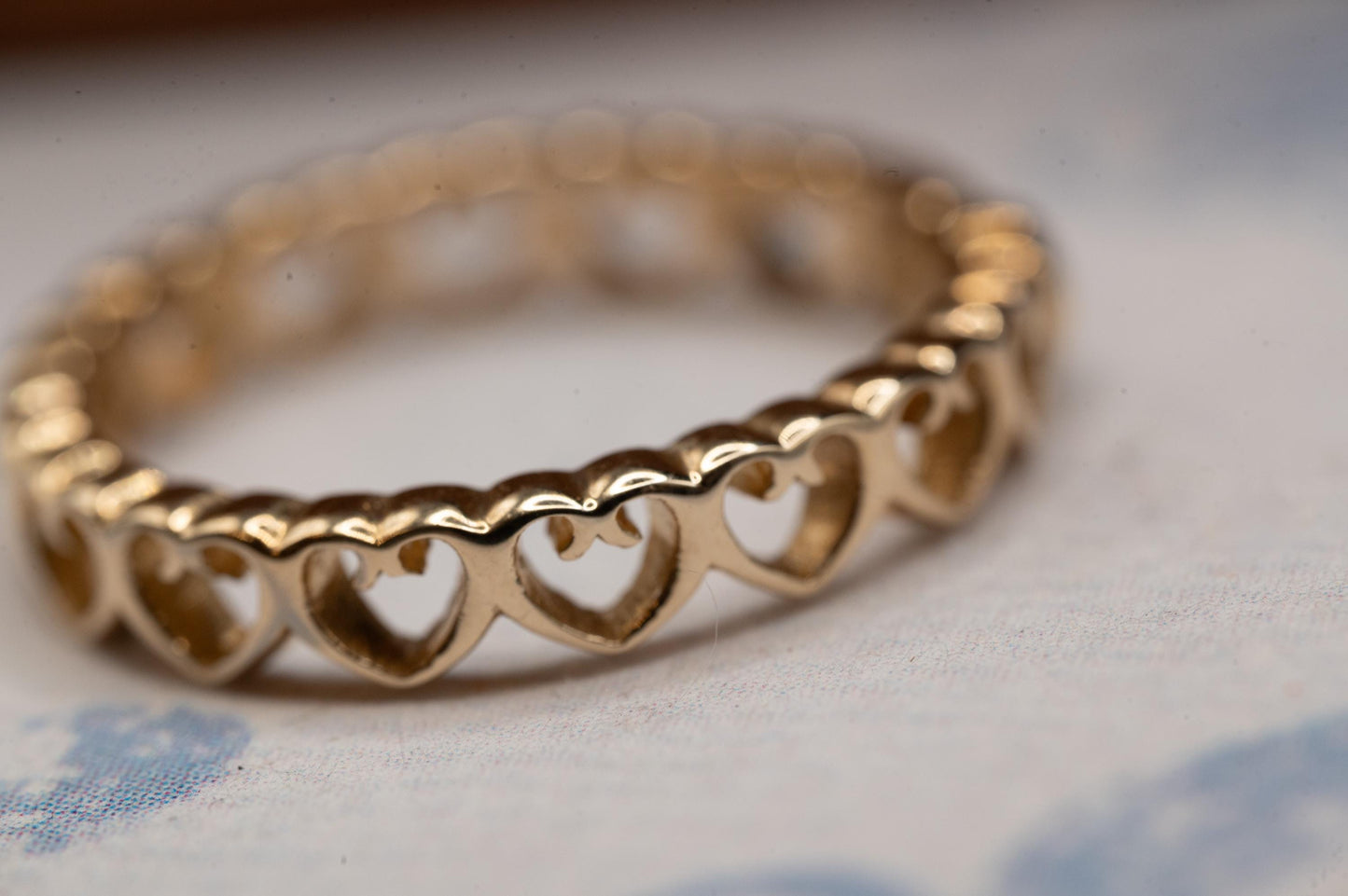 Vintage Clogau 9ct Gold Open Heart Stacking Ring Size P / 8 Pretty Dainty Band