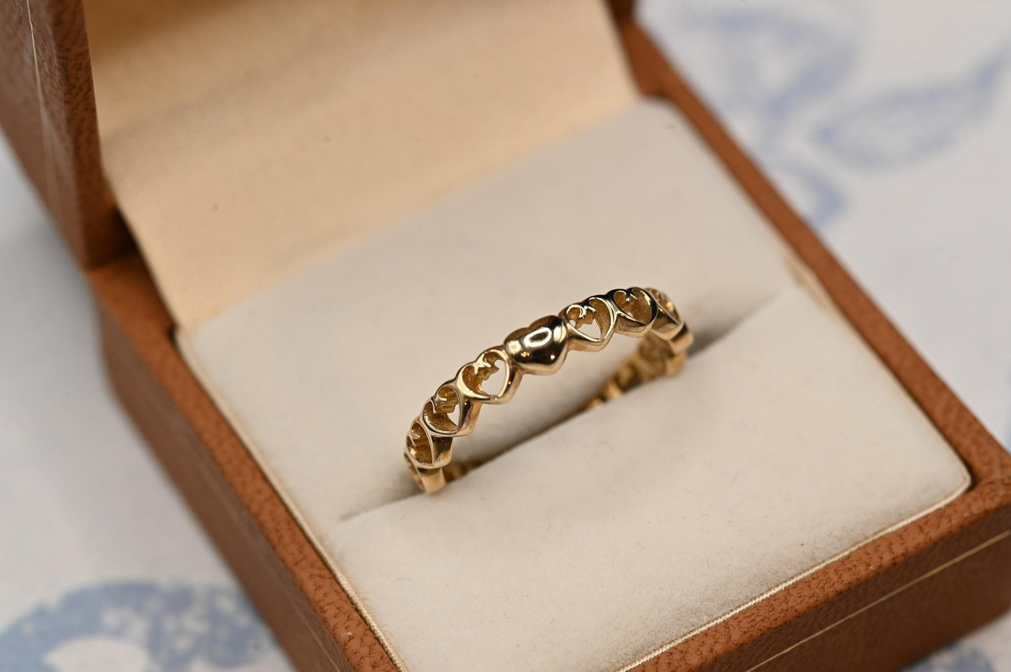 Vintage Clogau 9ct Gold Open Heart Stacking Ring Size P / 8 Pretty Dainty Band