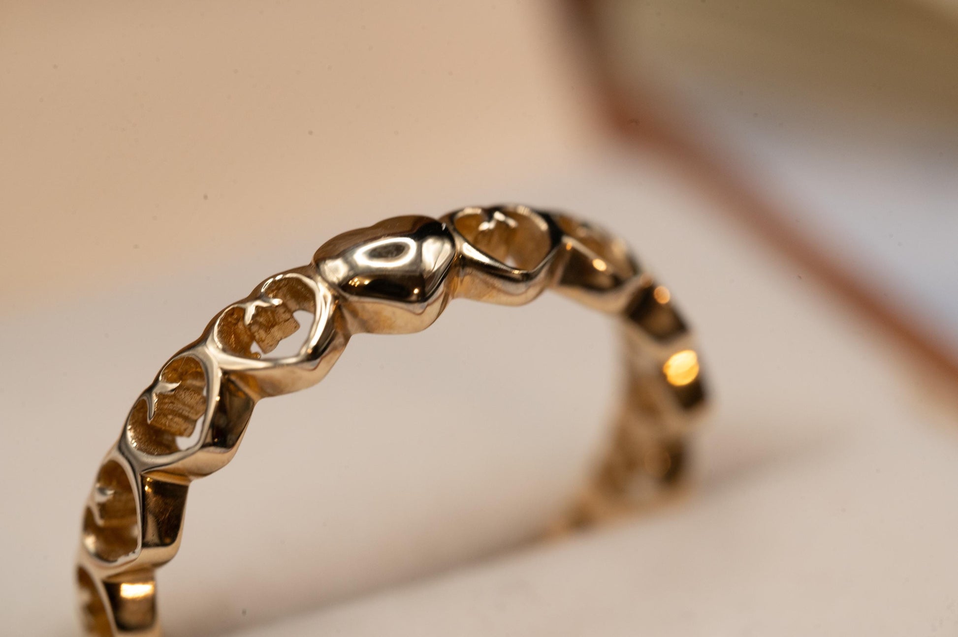 Vintage Clogau 9ct Gold Open Heart Stacking Ring Size P / 8 Pretty Dainty Band