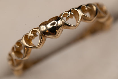 Vintage Clogau 9ct Gold Open Heart Stacking Ring Size P / 8 Pretty Dainty Band