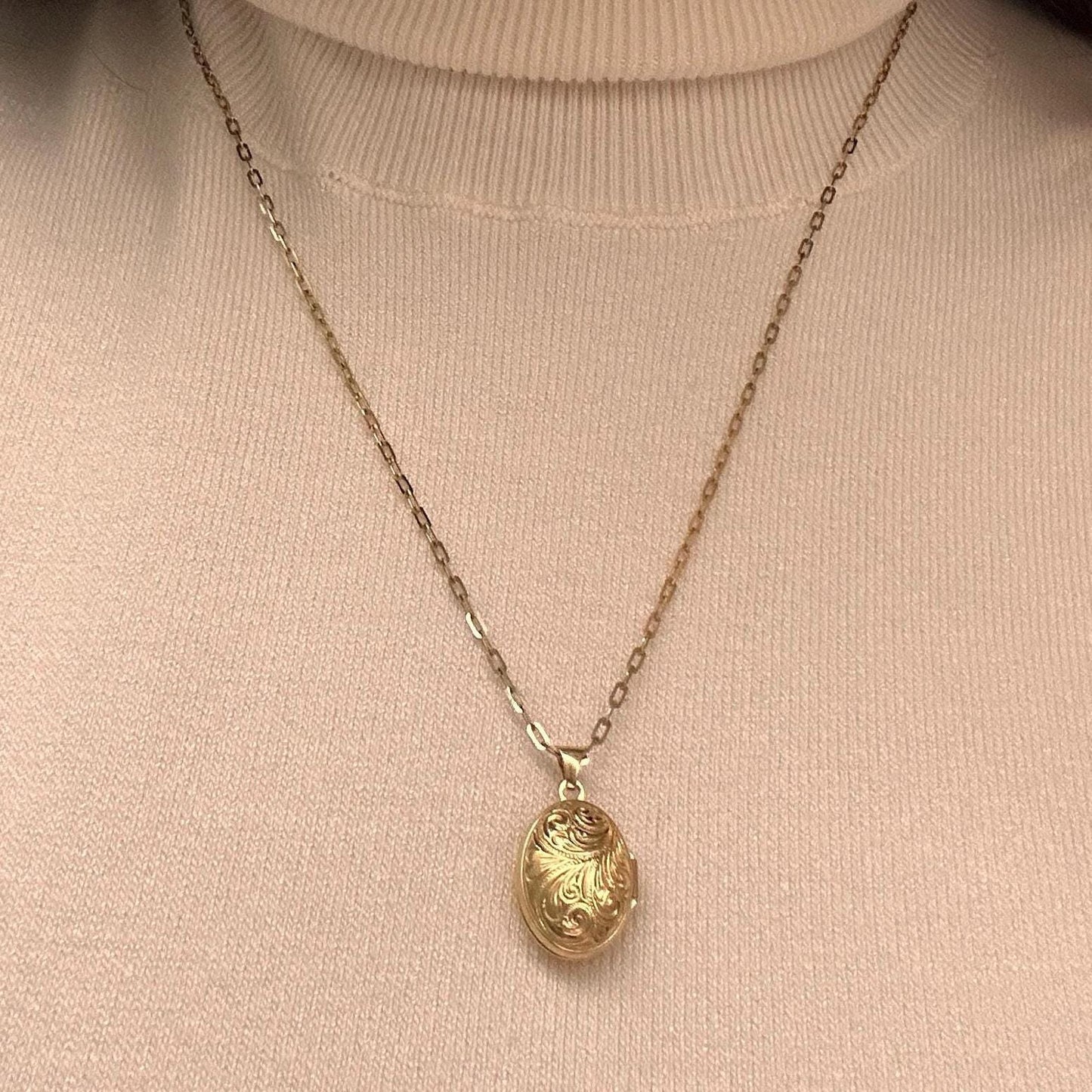 Vintage 18ct Gold Puffy Dome Locket - Unusual Photo Jewellery Locket Keepsake - Heirloom Jewelry