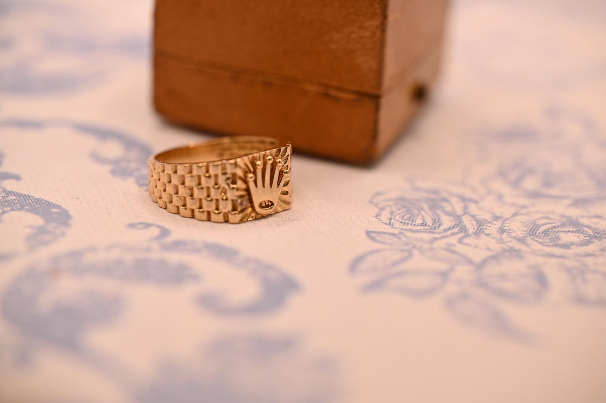 Vintage 18ct Gold Rolex Style Ring Chunky Signet Band - Size UK R /US 9