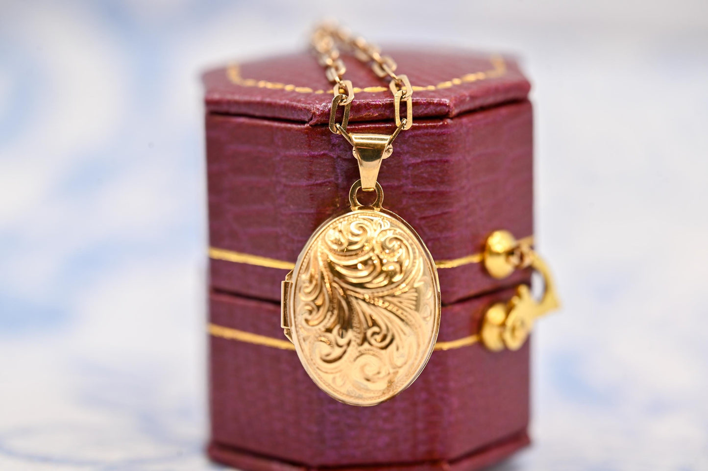 Vintage 18ct Gold Puffy Dome Locket - Unusual Photo Jewellery Locket Keepsake - Heirloom Jewelry