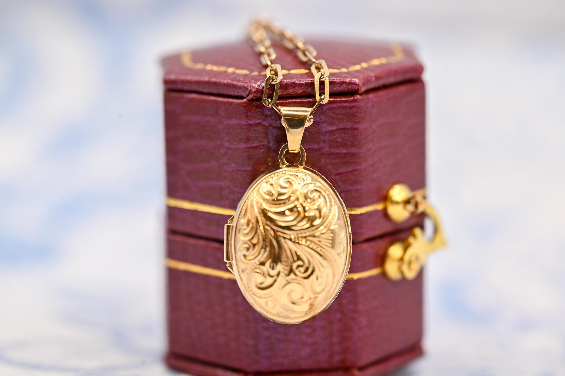 Vintage 18ct Gold Puffy Dome Locket - Unusual Photo Jewellery Locket Keepsake - Heirloom Jewelry