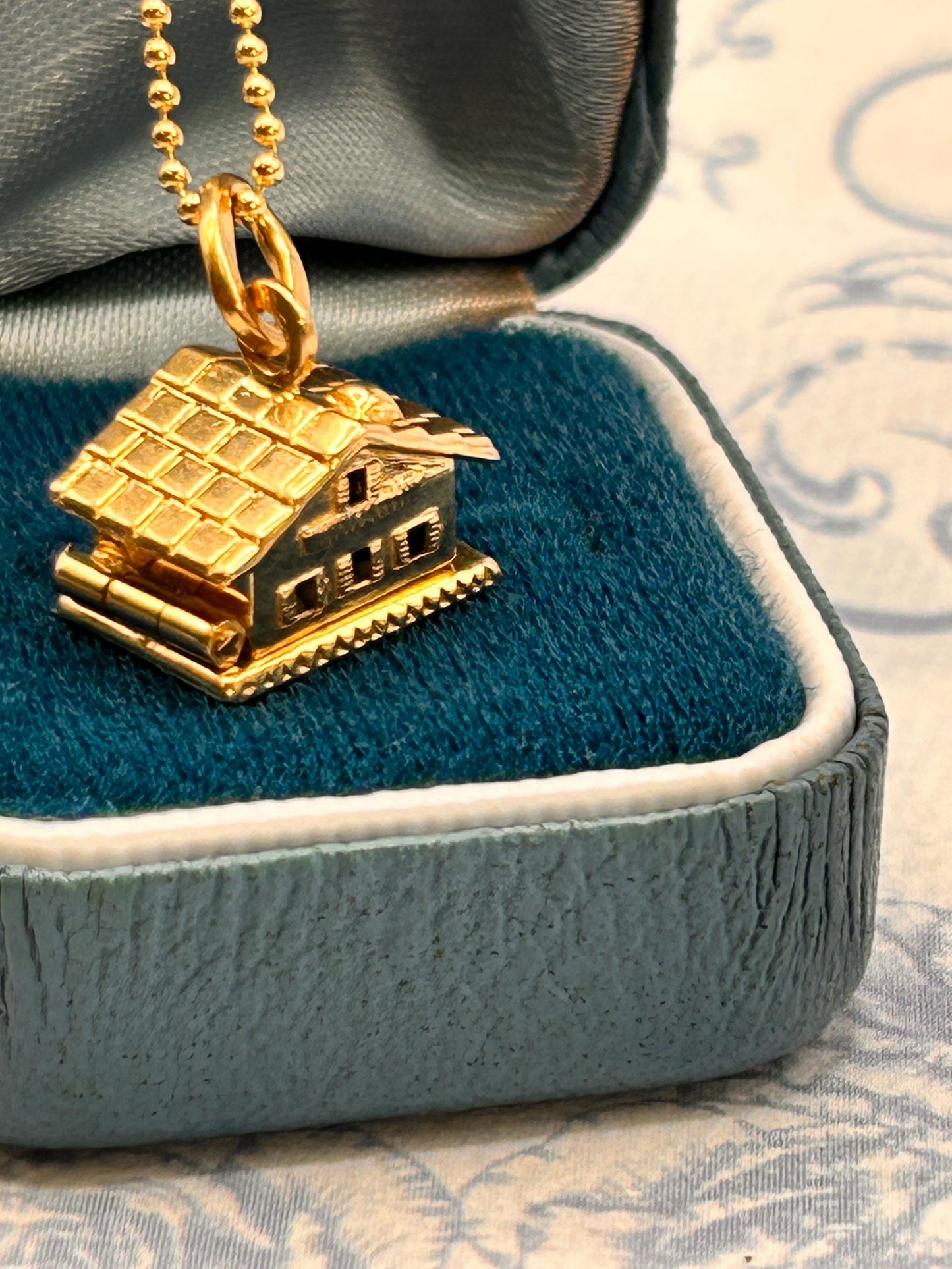 Vintage 18ct 'Home is where the heart is' Charm/ Pendant -collectors jewelry/heirloom - Unusual enamel