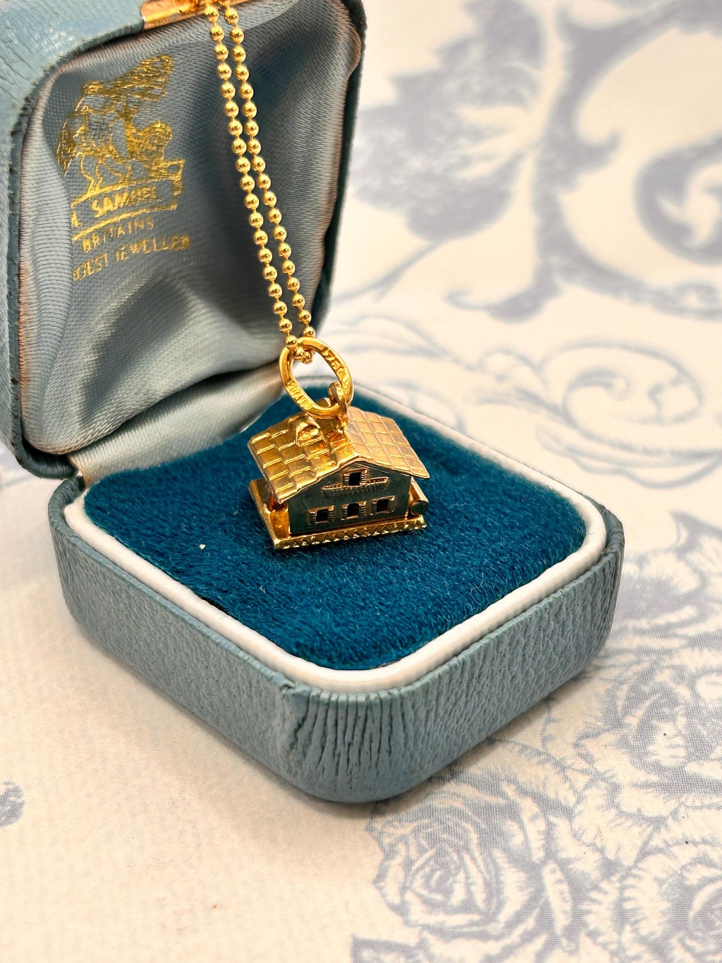 Vintage 18ct 'Home is where the heart is' Charm/ Pendant -collectors jewelry/heirloom - Unusual enamel