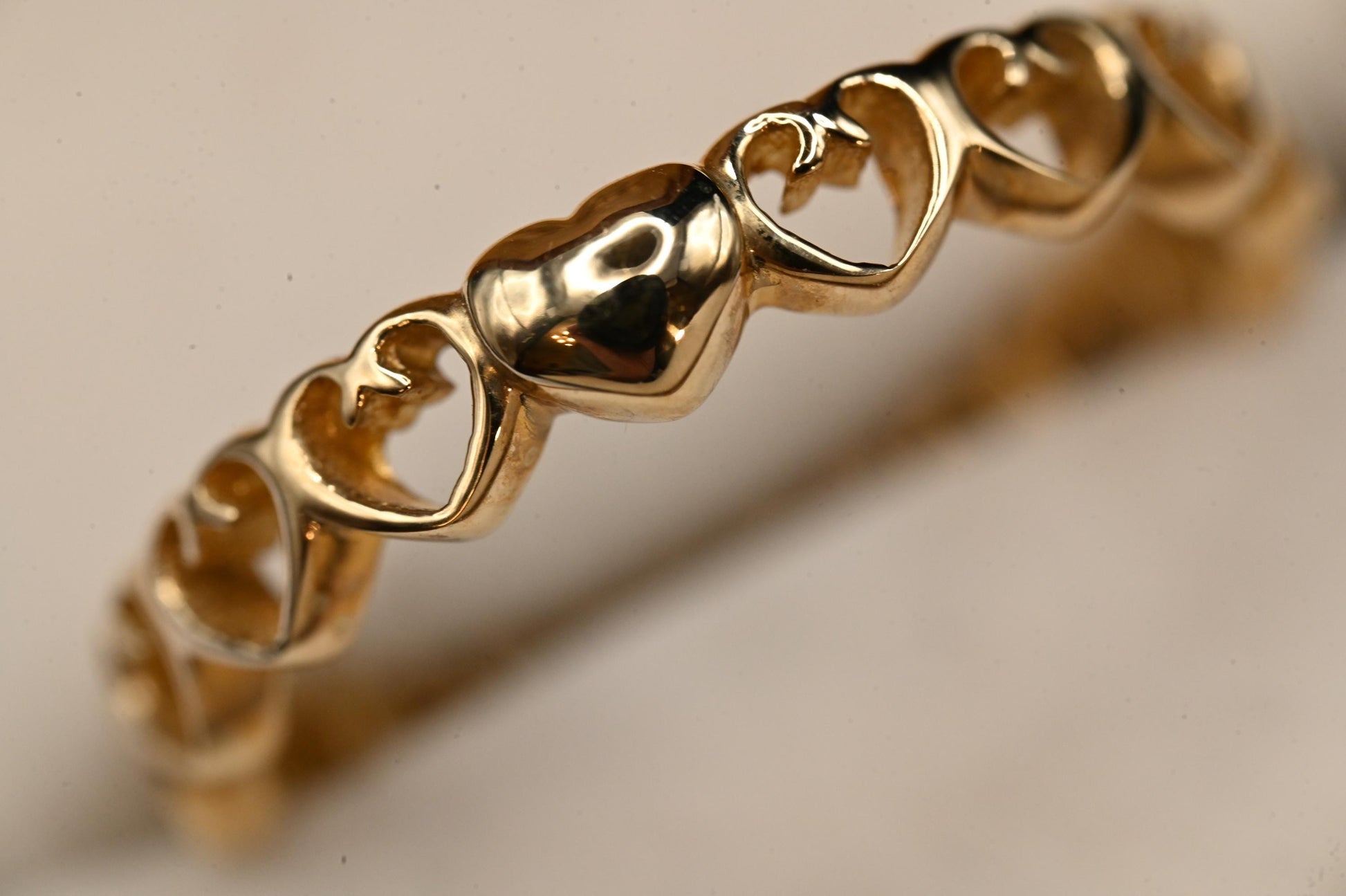Vintage Clogau 9ct Gold Open Heart Stacking Ring Size P / 8 Pretty Dainty Band