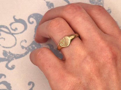 Vintage 9ct Gold 1980s Classic Heart Signet Ring Size M / US 6.5