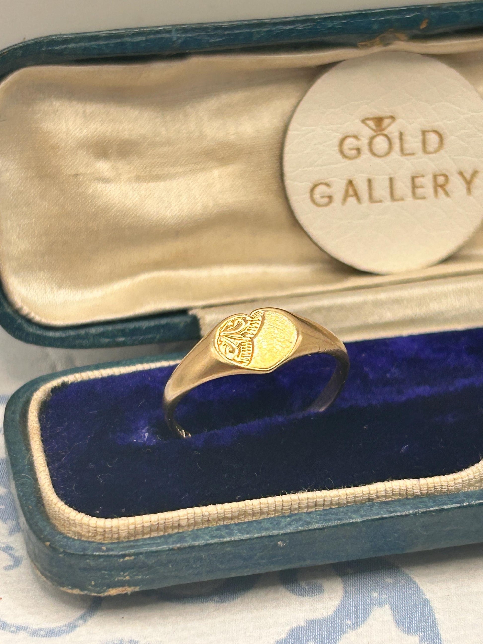 Vintage 9ct Gold 1980s Classic Heart Signet Ring Size M / US 6.5