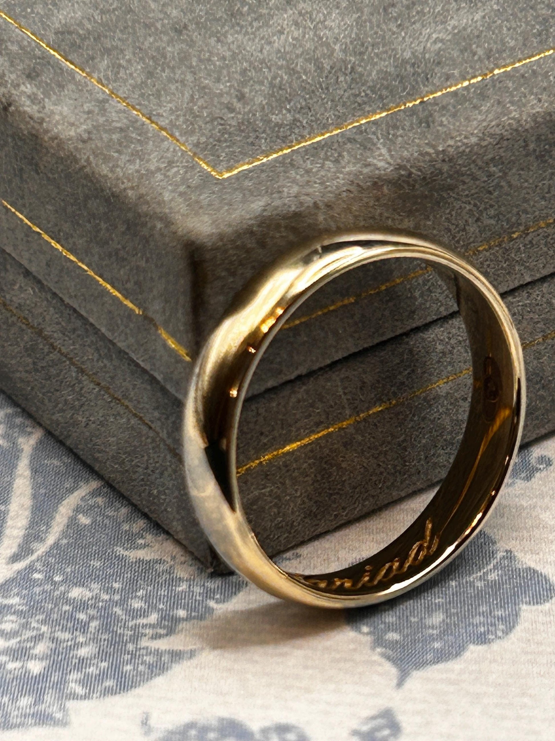 Pre-Loved Clogau Cariad 9ct Doughnut / Donut Gold Wedding Band 4.5mm Wide Size UK - S 1/2 / US- 9.5 Welsh Gold