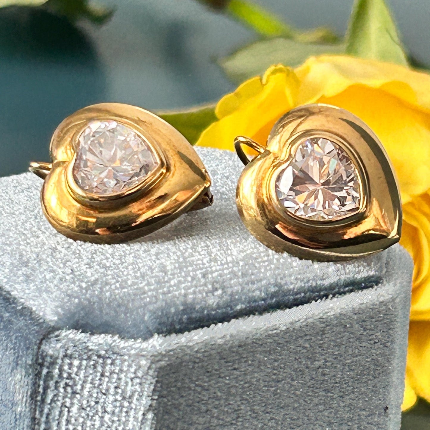 Vintage Italian 18ct Gold White Rhinestone Heart Latchback Earrings