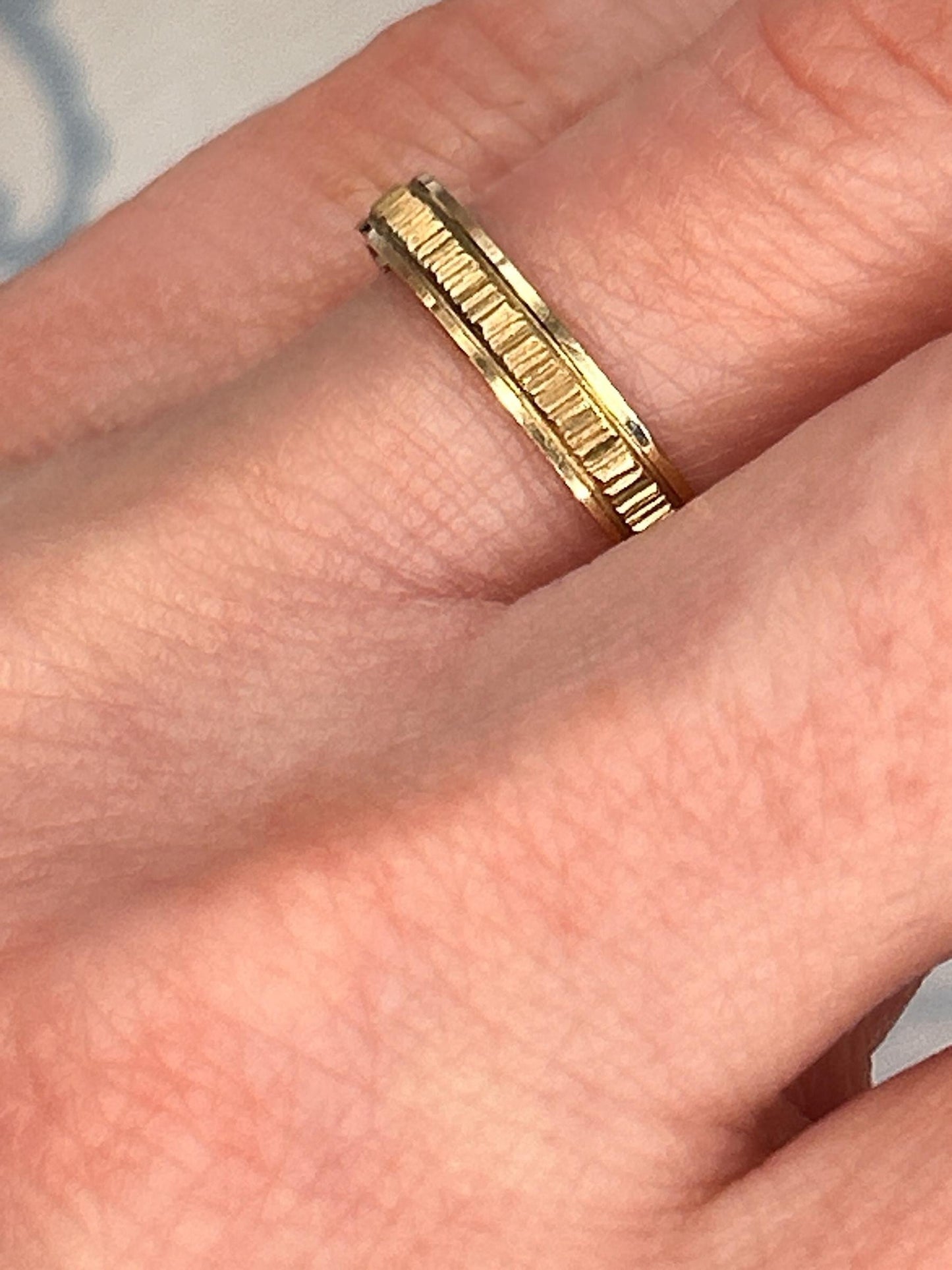 Vintage 1980s 9ct Etched Slim Wedding Band Ring Size L / 6