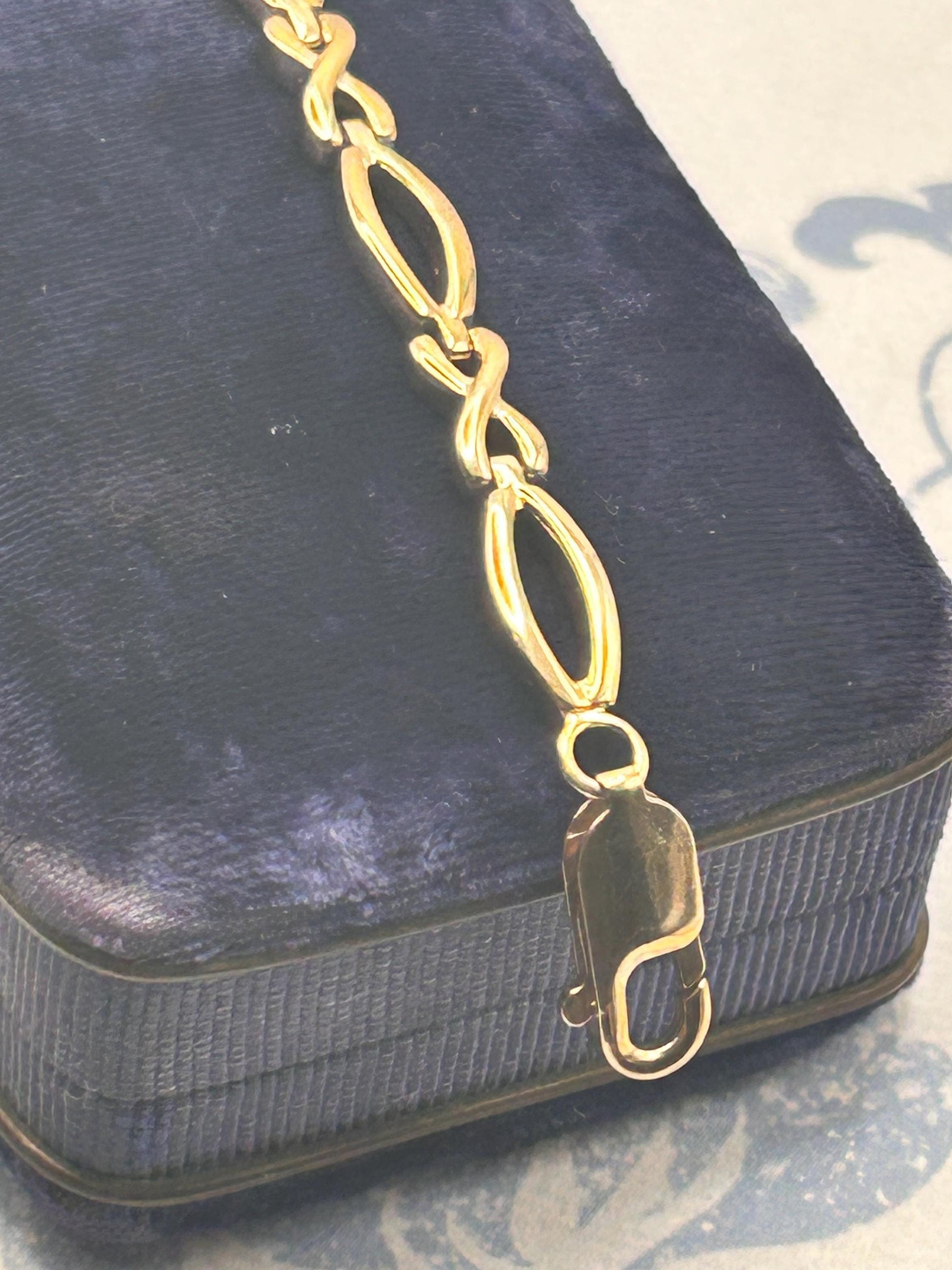 Vintage 9ct Yellow Gold Kisses Link Bracelet 7.5" - Solid Gold Jewellery Fancy Bracelet Cocktail Jewelry