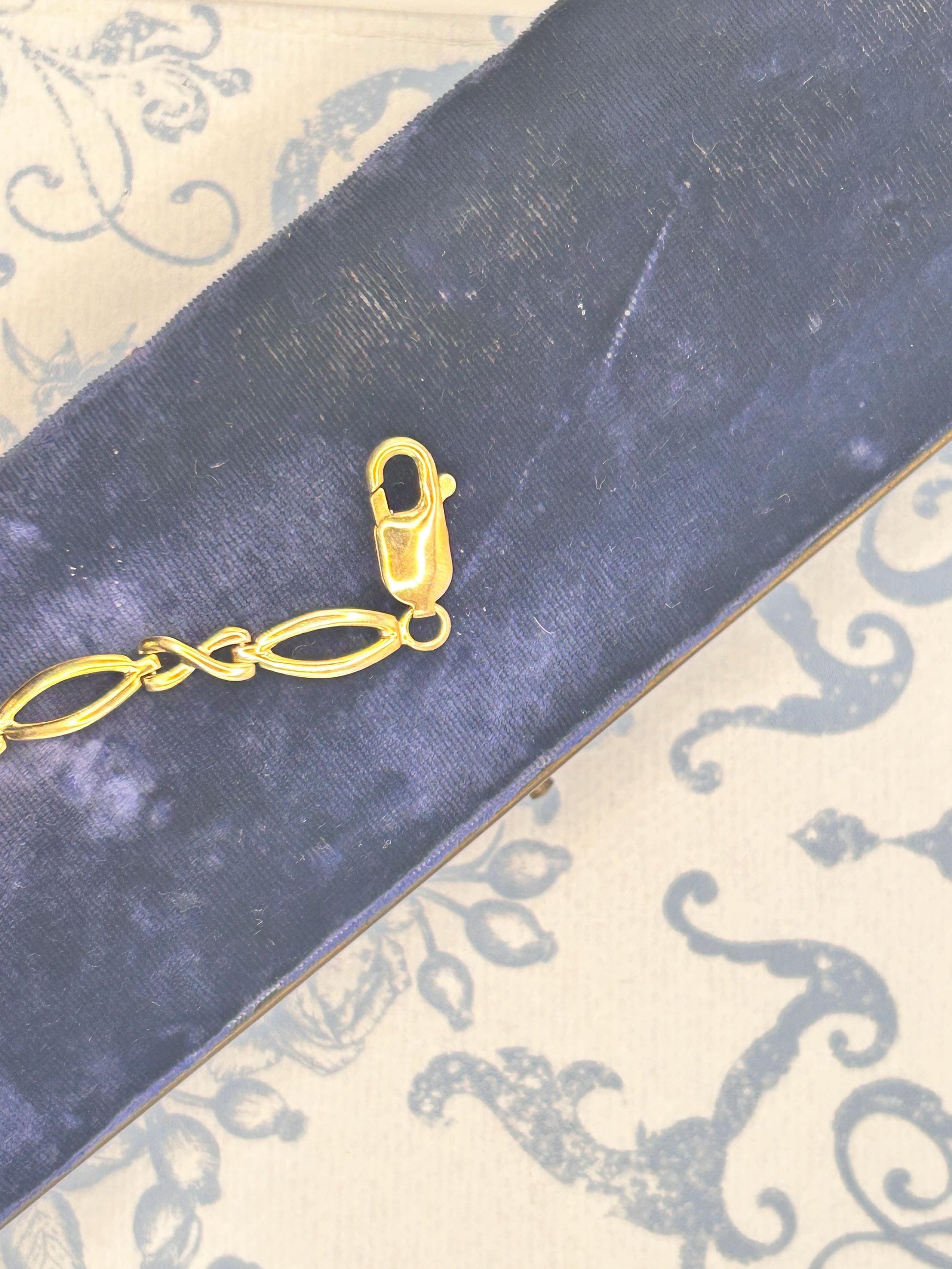 Vintage 9ct Yellow Gold Kisses Link Bracelet 7.5" - Solid Gold Jewellery Fancy Bracelet Cocktail Jewelry