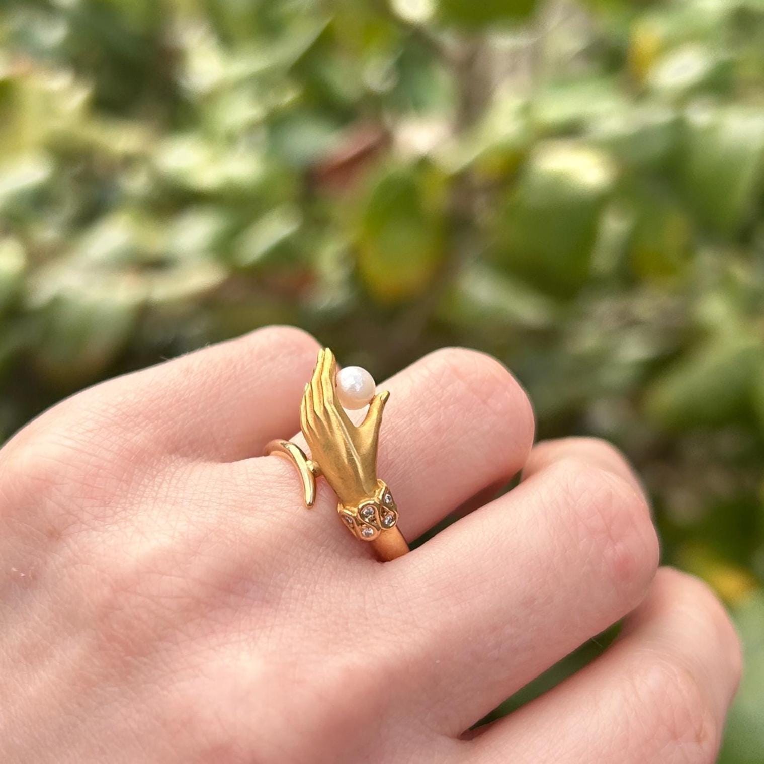 Vintage Carrera Y Carrera 18ct Gold Mano Hand Ring With Pearl and Diamond Cuff - Fine Vintage Jewelry Size UK J/ US: 5