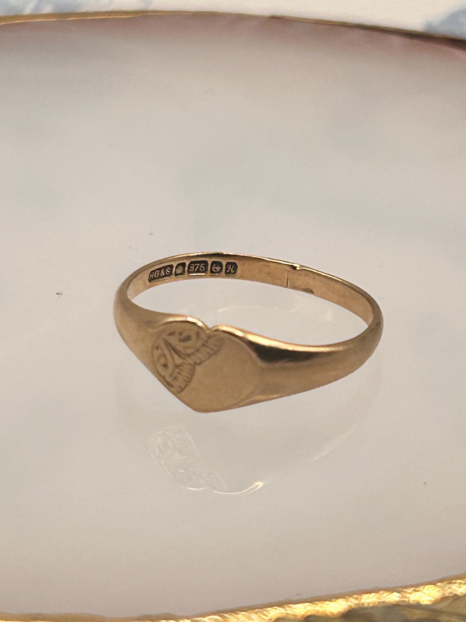 Vintage 9ct Gold 1980s Classic Heart Signet Ring Size M / US 6.5