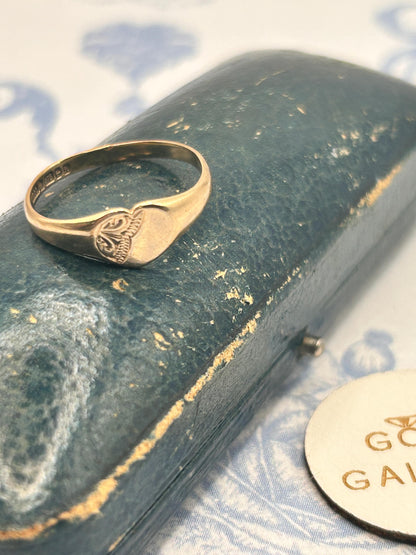 Vintage 9ct Gold 1980s Classic Heart Signet Ring Size M / US 6.5