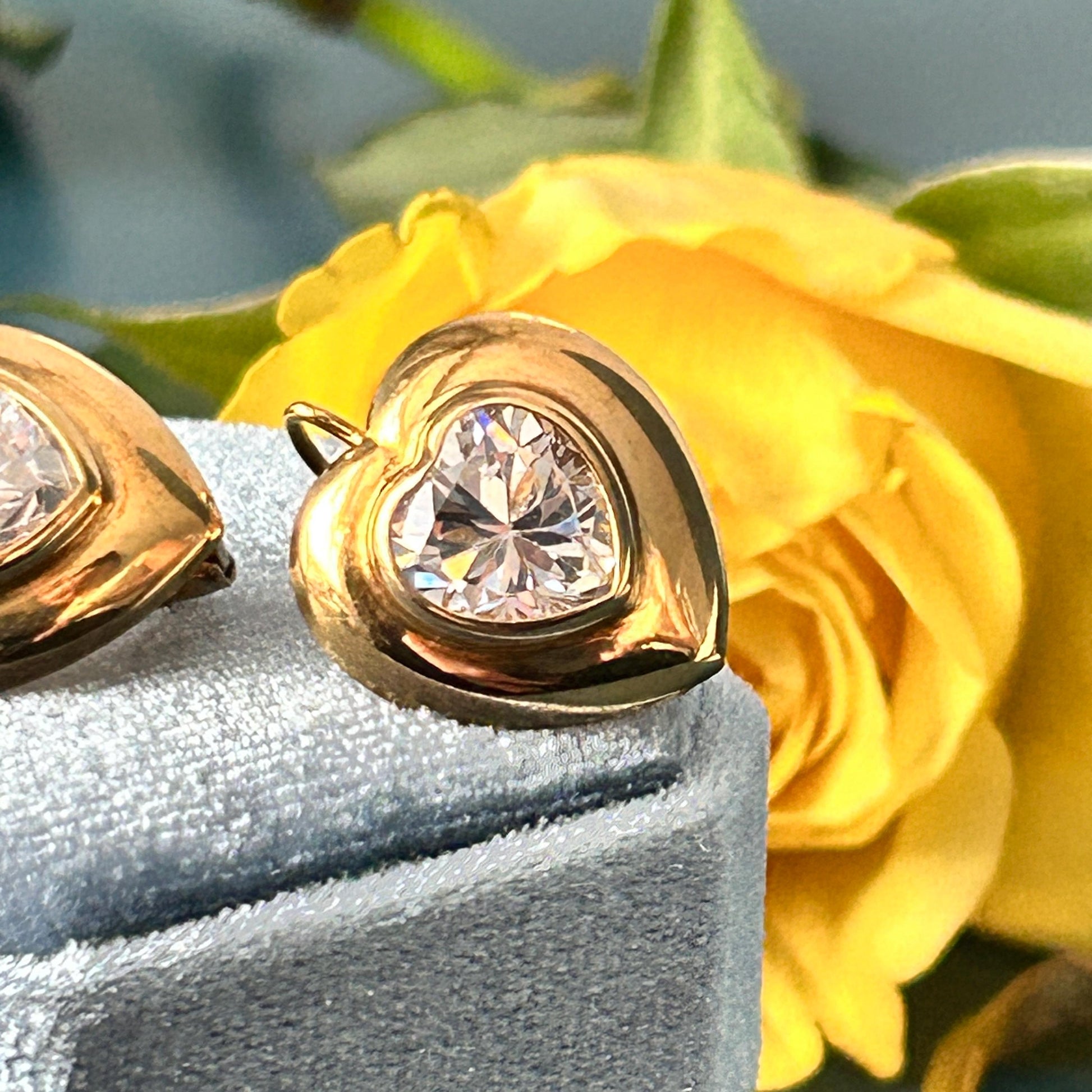 Vintage Italian 18ct Gold White Rhinestone Heart Latchback Earrings