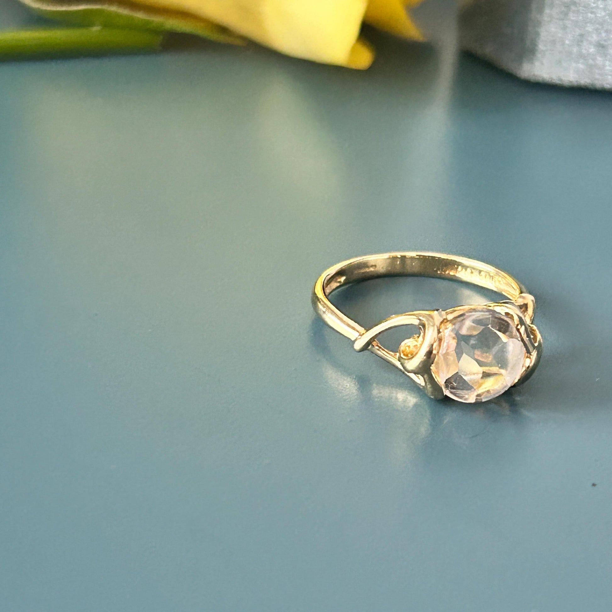Vintage 9ct Gold Rock Crystal Heart Detail Ring - Natural Rock Crystal UK K / 5.5