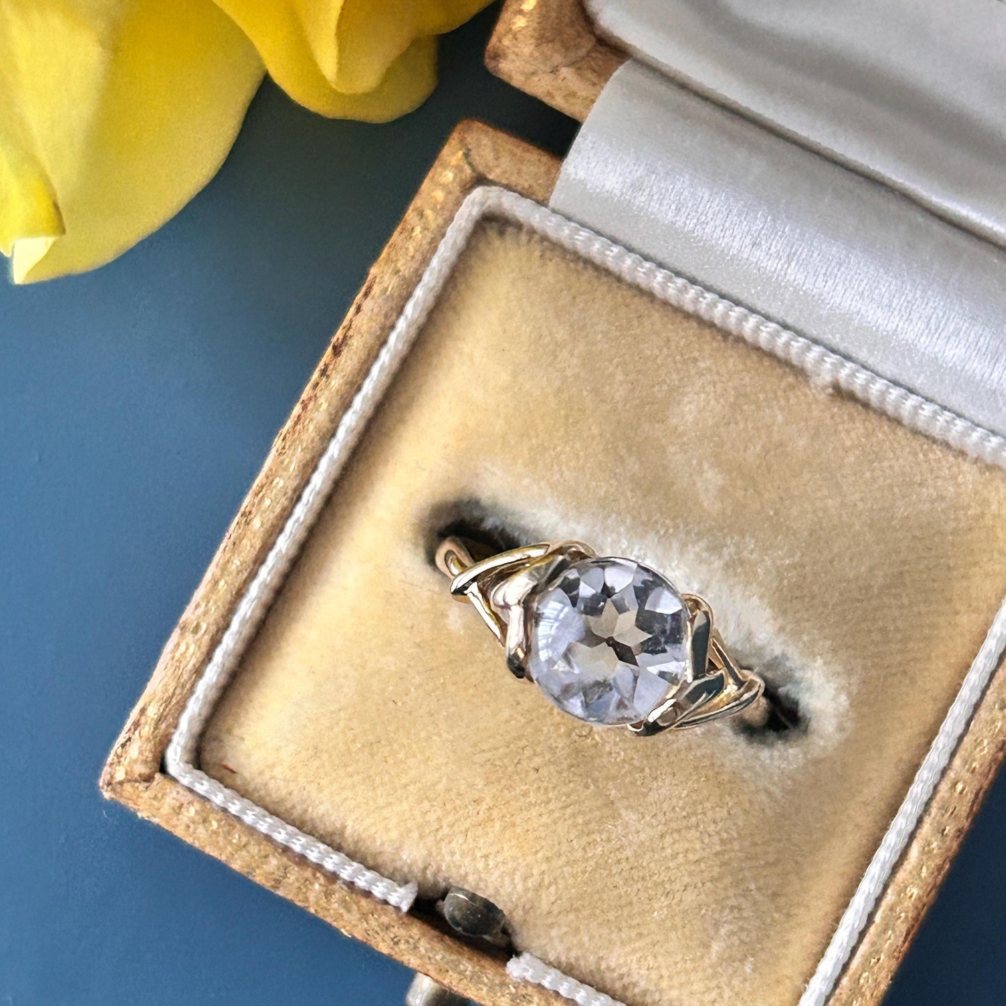 Vintage 9ct Gold Rock Crystal Heart Detail Ring - Natural Rock Crystal UK K / 5.5