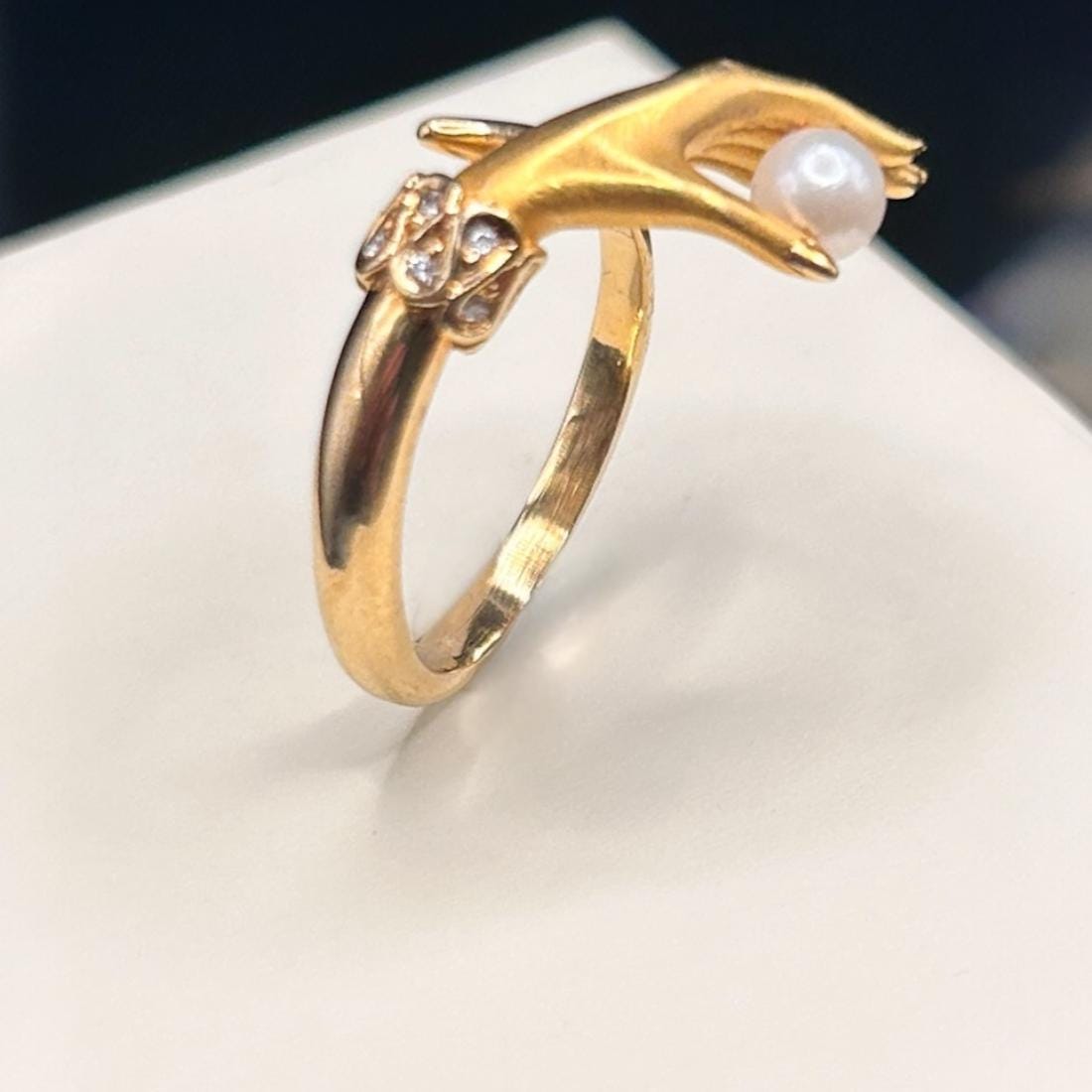 Vintage Carrera Y Carrera 18ct Gold Mano Hand Ring With Pearl and Diamond Cuff - Fine Vintage Jewelry Size UK J/ US: 5